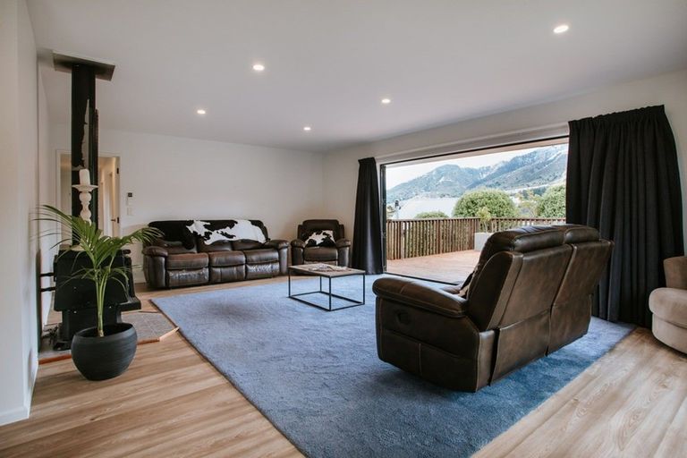 Photo of property in 11 Ellie Place, Lake Hawea, Wanaka, 9382