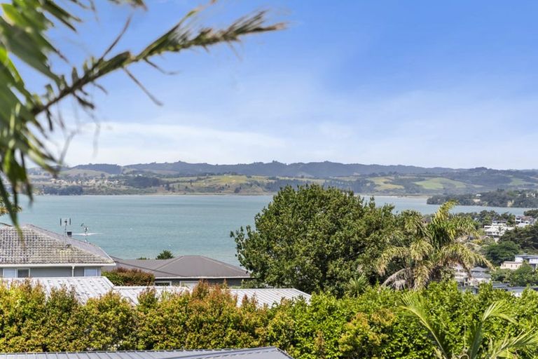 Photo of property in 10 Churchill Road, Cockle Bay, Auckland, 2014