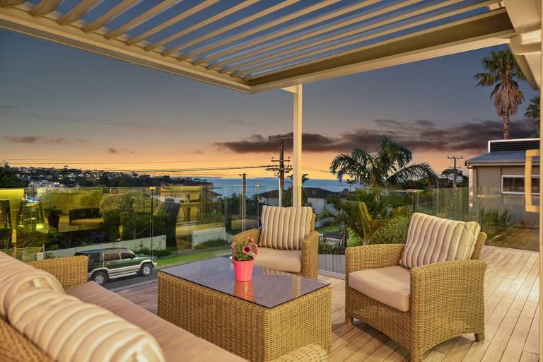 Photo of property in 15 Beechwood Road, Rothesay Bay, Auckland, 0630