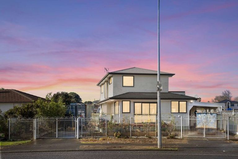 Photo of property in 26 Othello Drive, Clover Park, Auckland, 2023