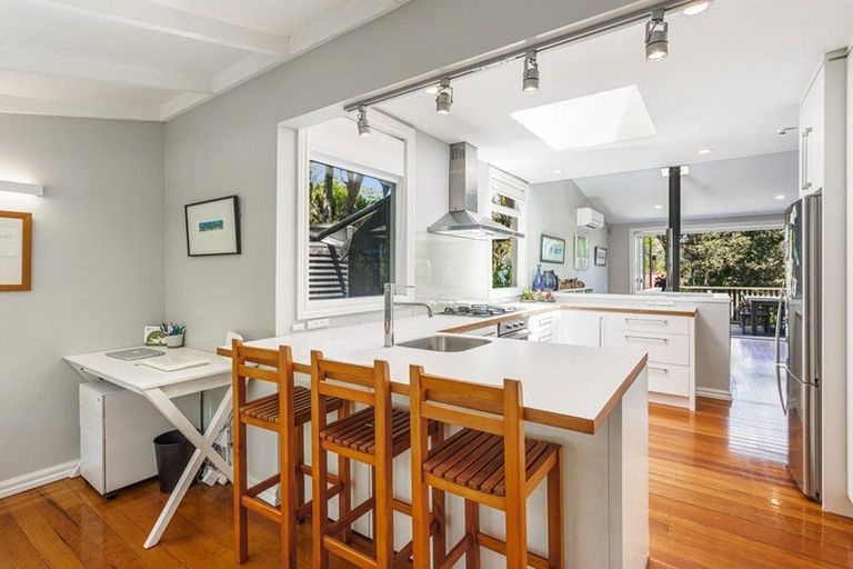 Photo of property in 80 Motutara Road, Muriwai, Waimauku, 0881