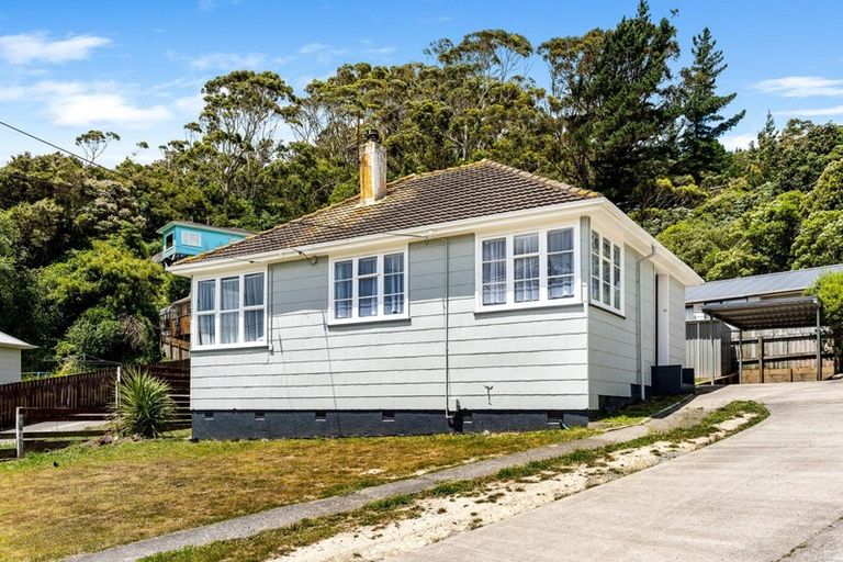 Photo of property in 33 Cleland Crescent, Naenae, Lower Hutt, 5011
