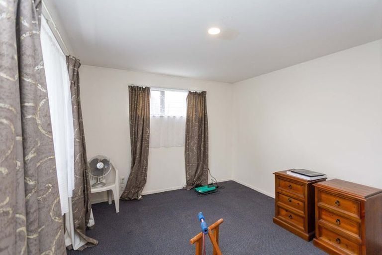 Photo of property in 2 Dickson Crescent, Hornby, Christchurch, 8042