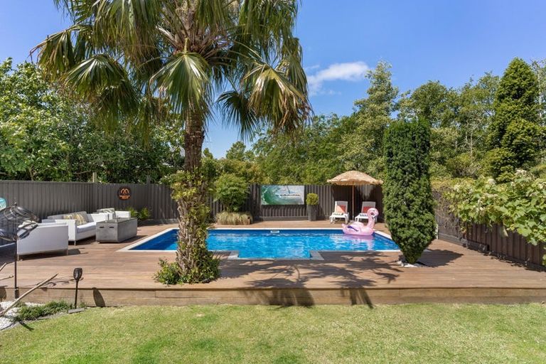 Photo of property in 11 Herbert Drive, Whangamata, 3620