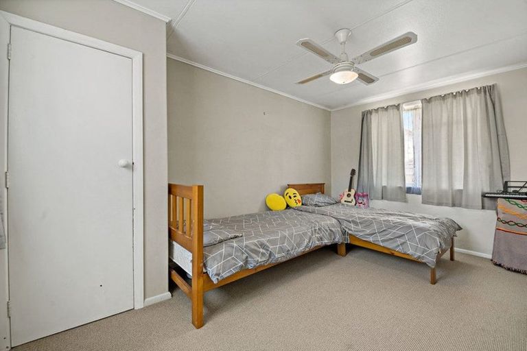 Photo of property in 82 Kelman Road, Kelston, Auckland, 0602