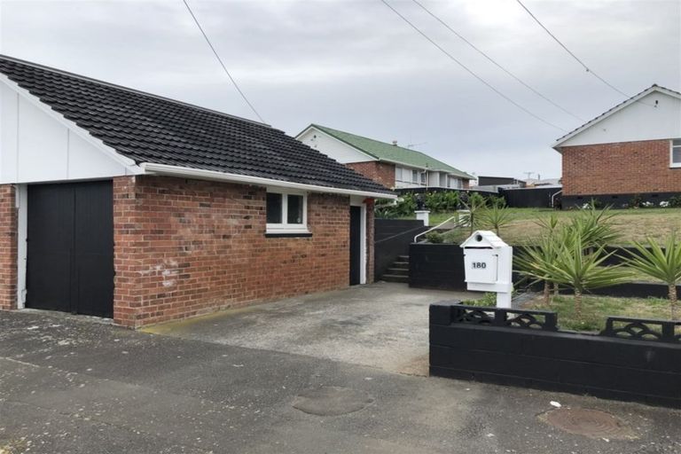 Photo of property in 180 Puriri Street, Castlecliff, Whanganui, 4501