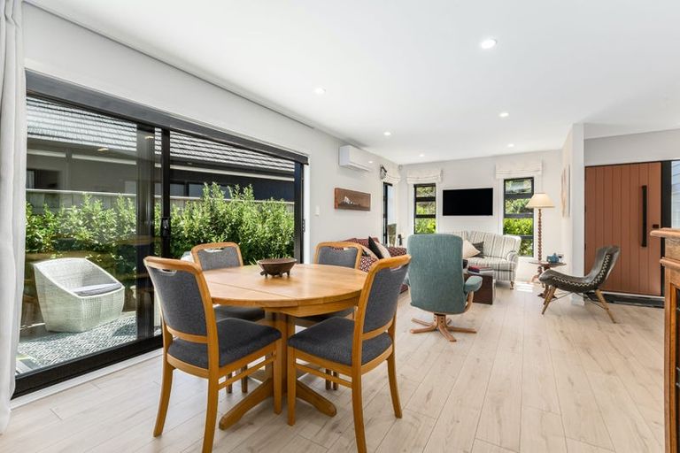 Photo of property in 41b Queen Charlotte Drive, Aotea, Porirua, 5024