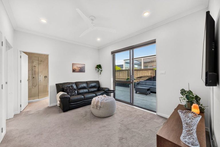Photo of property in 7 Walter Ruddock Avenue, Kumeu, 0810