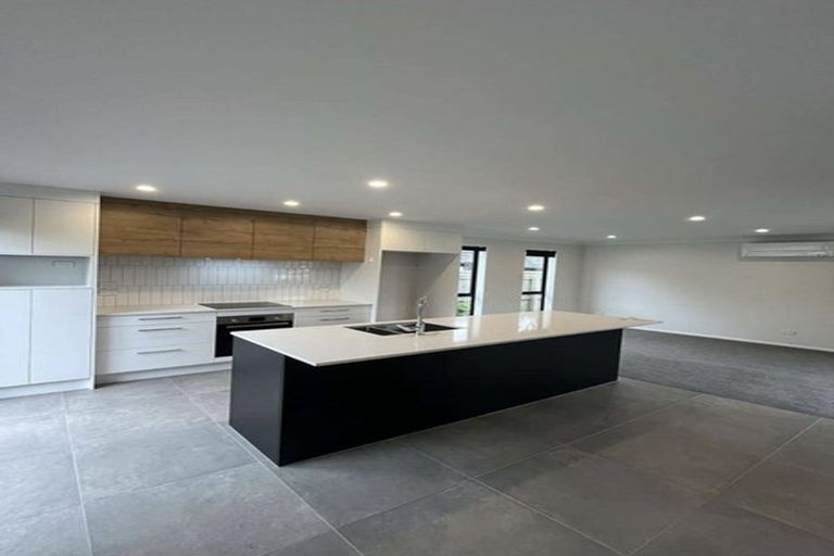 Photo of property in 6c Jern Place, Eastern Beach, Auckland, 2012