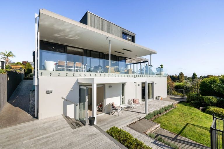 Photo of property in 142 Lake Crescent, Hamilton Lake, Hamilton, 3204