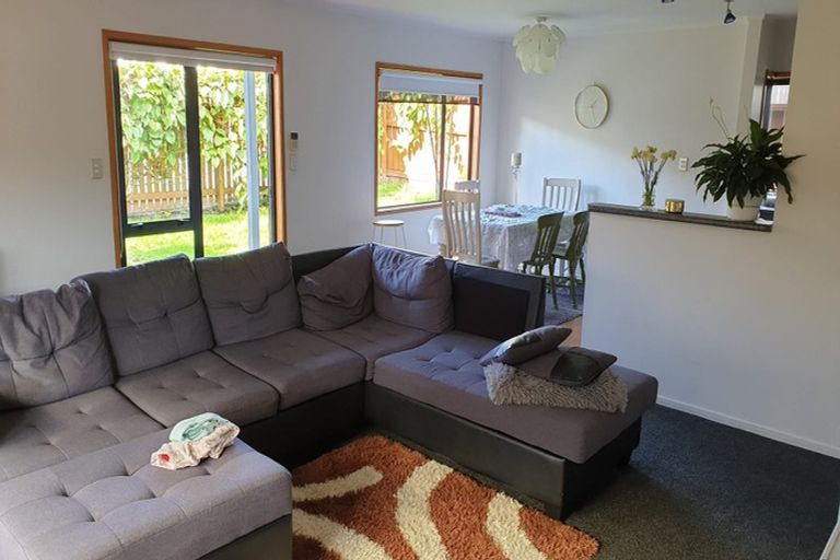 Photo of property in 2/274 Rangatira Road, Beach Haven, Auckland, 0626