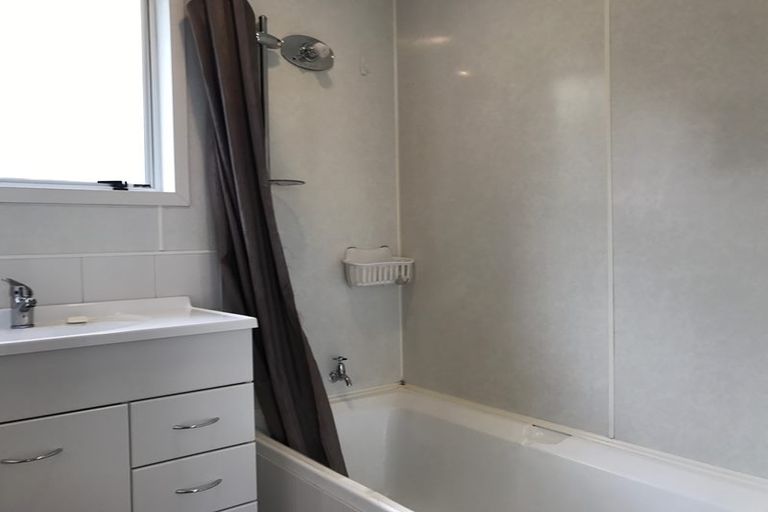 Photo of property in 3 Jarrah Place, Massey, Auckland, 0614