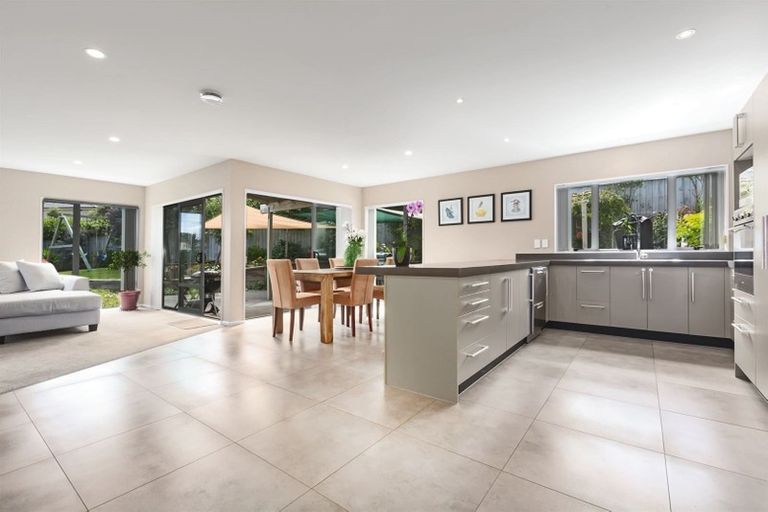 Photo of property in 6 Sumner Terrace, Aotea, Porirua, 5024