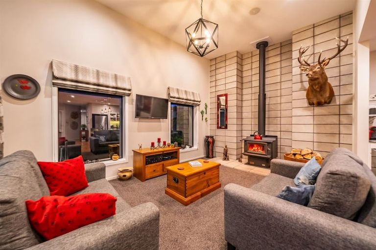 Photo of property in 14 Resolution Drive, Whitby, Porirua, 5024