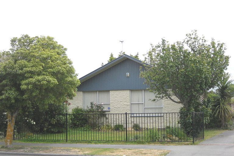 Photo of property in 31 Heathglen Avenue, Parklands, Christchurch, 8083
