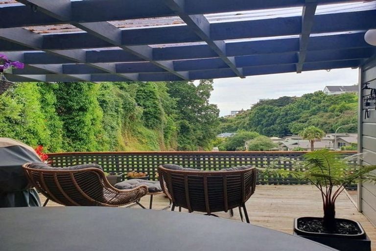 Photo of property in 98 Milton Road, Bluff Hill, Napier, 4110