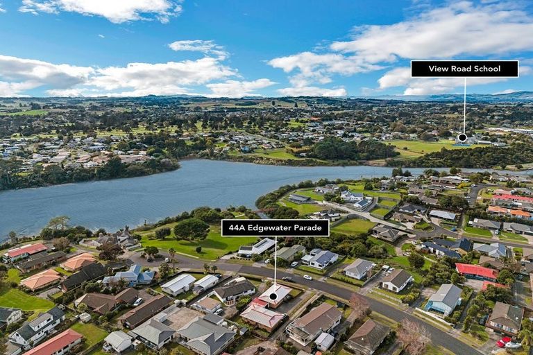 Photo of property in 44a Edgewater Parade, Waiuku, 2123