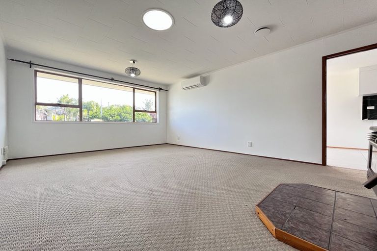 Photo of property in 28 Butterworth Drive, Glendene, Auckland, 0602