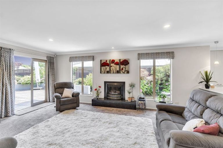 Photo of property in 8 Dunvegan Place, Harewood, Christchurch, 8051