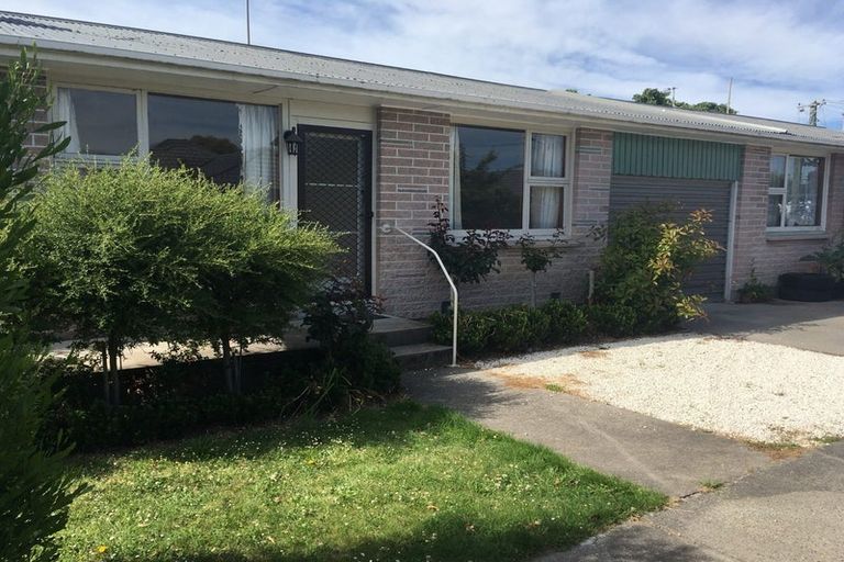 Photo of property in 2/124 Wilsons Road South, Saint Martins, Christchurch, 8022