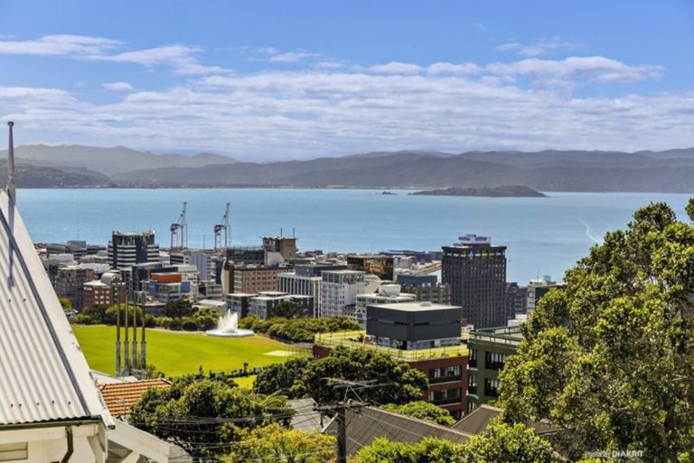 Photo of property in 18 Central Terrace, Kelburn, Wellington, 6012