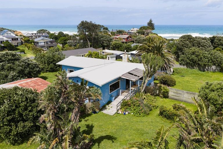 Photo of property in 8-10 Kelly Street, Baylys Beach, Dargaville, 0377