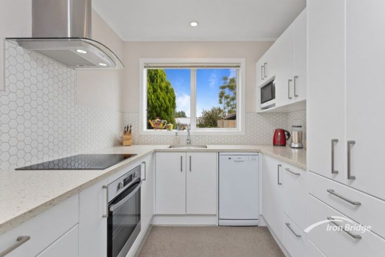 Photo of property in 2/2 Keldale Place, Forrest Hill, Auckland, 0620