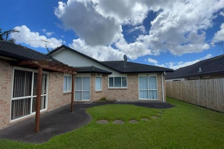 Photo of property in 18 Corrofin Drive, East Tamaki, Auckland, 2013