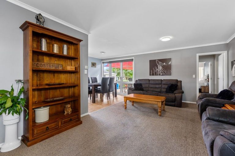 Photo of property in 6 Kauri Street, Merrilands, New Plymouth, 4312