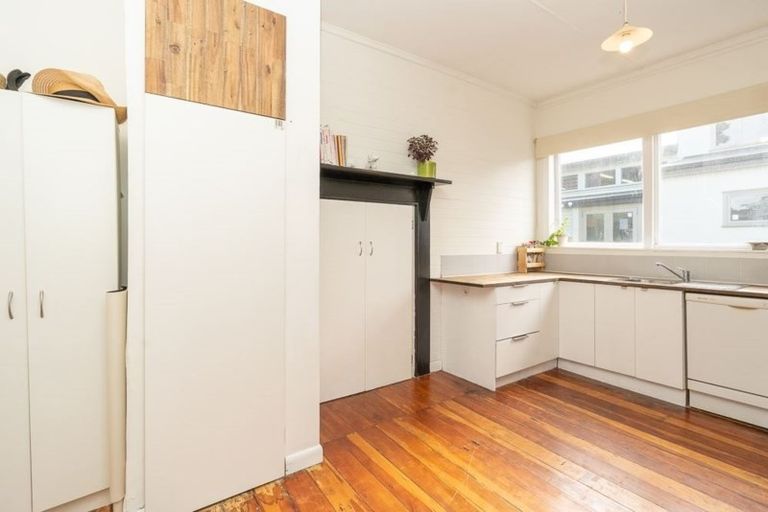 Photo of property in 35 Oxford Street, Fairfield, Hamilton, 3214