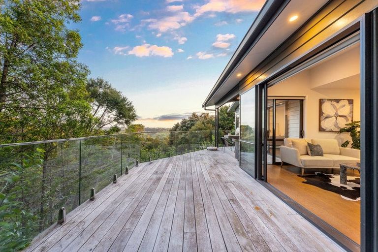 Photo of property in 339 Ridge Road, Paremoremo, Albany, 0793