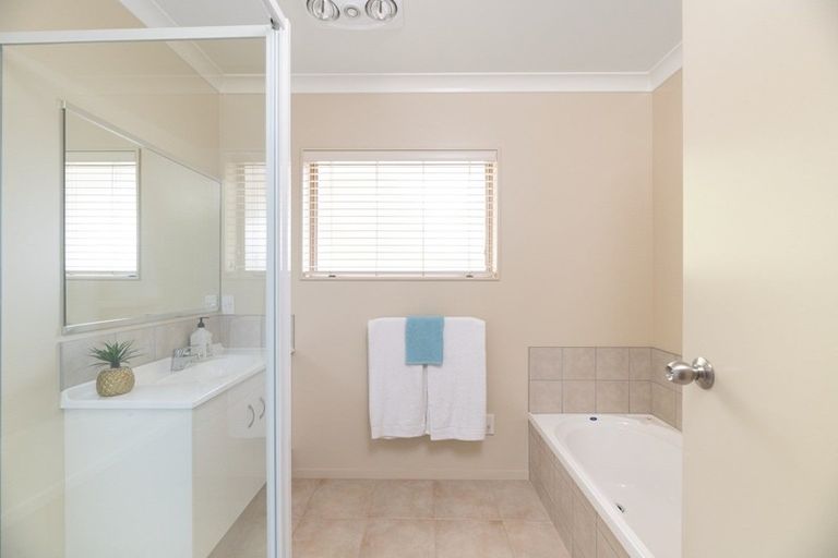 Photo of property in 61 Oteki Park Drive, Welcome Bay, Tauranga, 3112