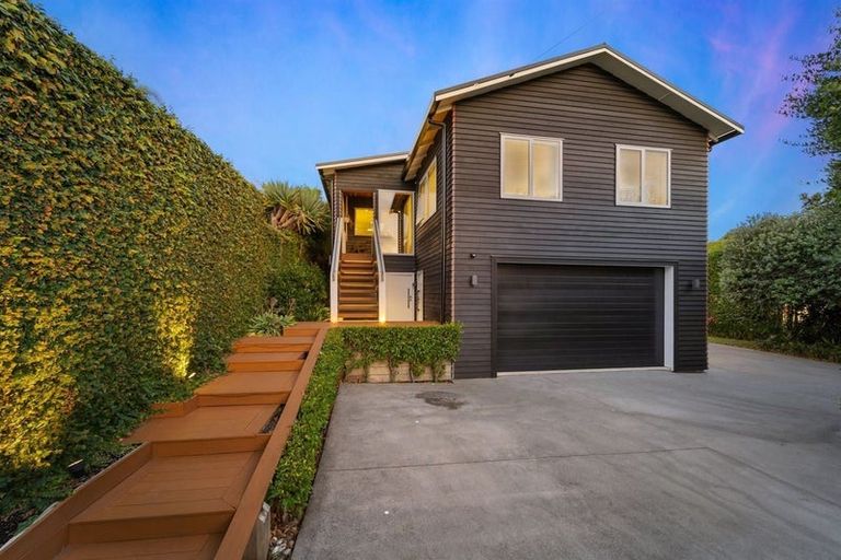 Photo of property in 2/31 Heathcote Road, Castor Bay, Auckland, 0620