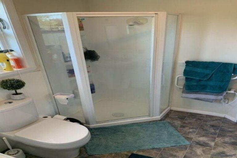 Photo of property in 8 Newall Avenue, Bryndwr, Christchurch, 8052