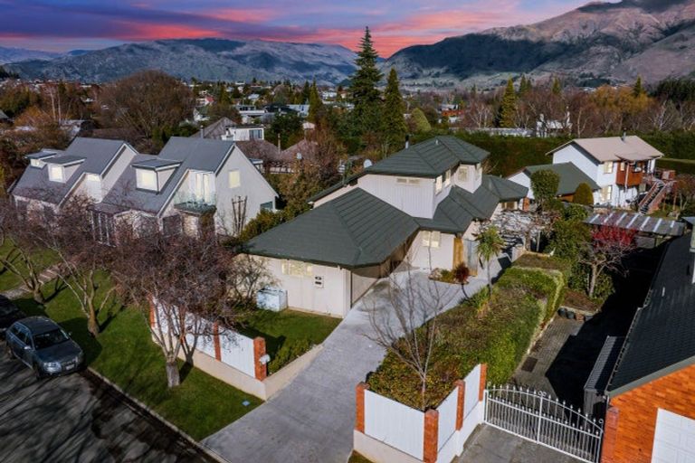 Photo of property in 4 Cherry Court, Wanaka, 9305