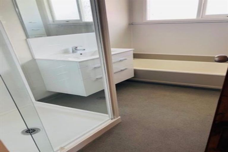 Photo of property in 38 Wallace Road, Mangere Bridge, Auckland, 2022