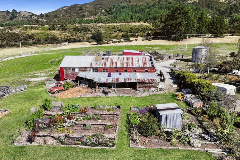Photo of property in 1025 Lake Hawea-albert, Albert Town, Wanaka, 9382