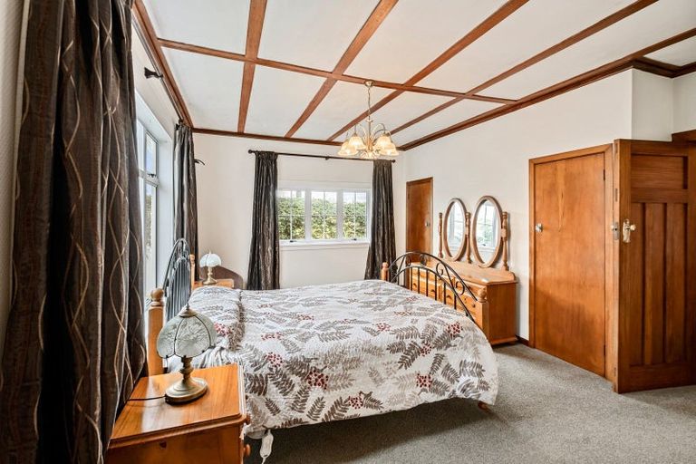 Photo of property in 220 Mangorei Road, Merrilands, New Plymouth, 4312