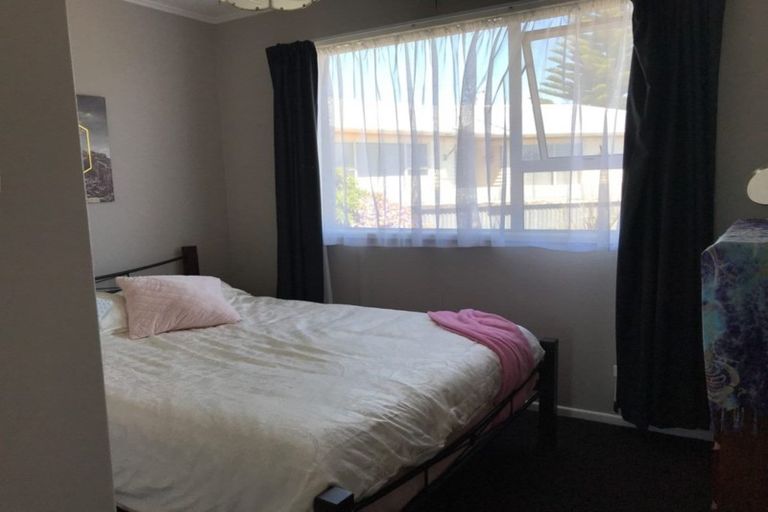 Photo of property in 5 Newbury Place, Waitara, 4320