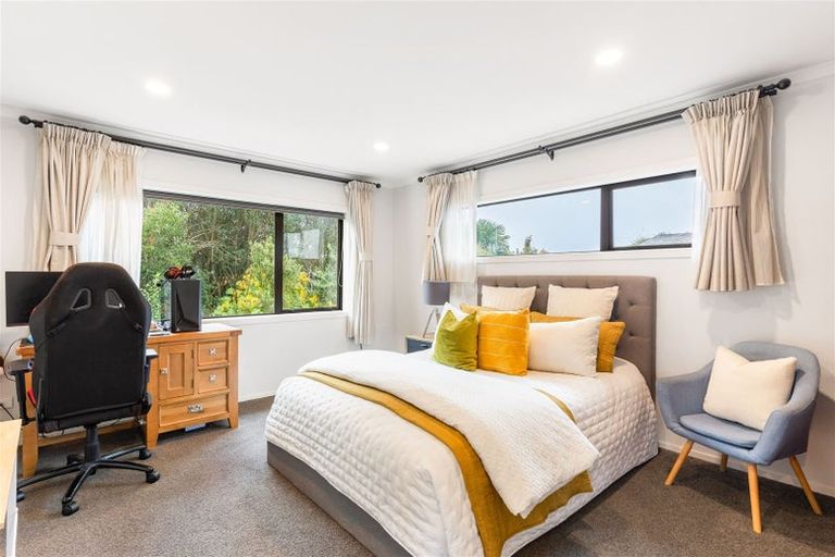 Photo of property in 33d Wairau Road, Forrest Hill, Auckland, 0627