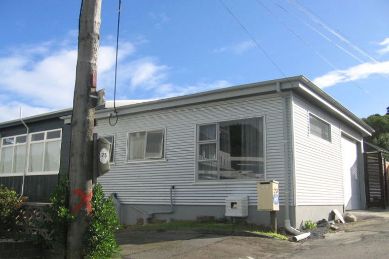 Photo of property in 25 Maungaraki Road, Korokoro, Lower Hutt, 5012