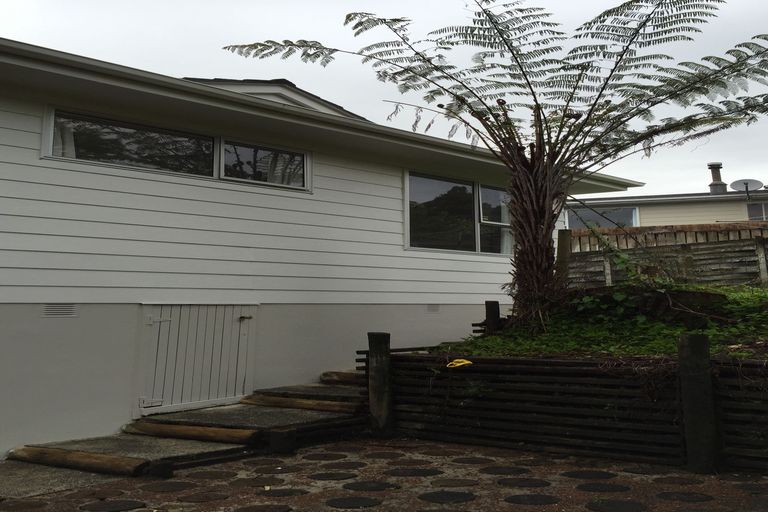 Photo of property in 4 Stallard Place, Glen Eden, Auckland, 0602