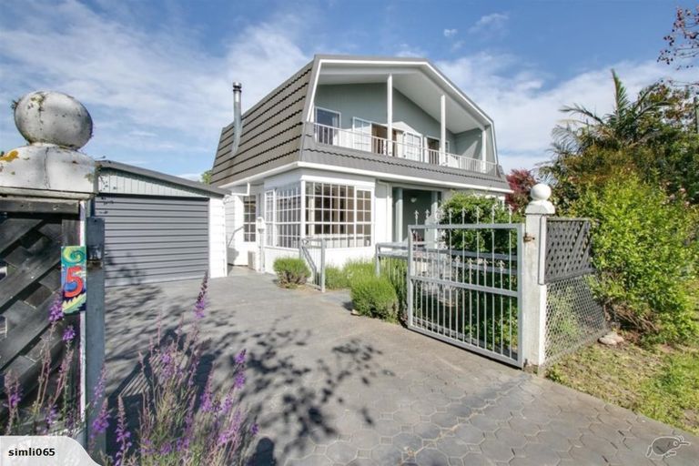 Photo of property in 5 Gow Avenue, Haumoana, 4102