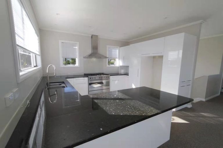 Photo of property in 56 Moyrus Crescent, East Tamaki Heights, Auckland, 2016