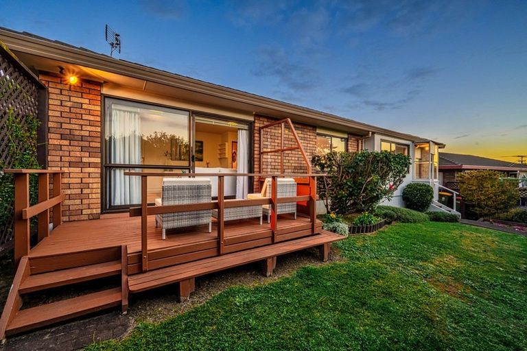 Photo of property in 2/77 Aberfeldy Avenue, Highland Park, Auckland, 2010