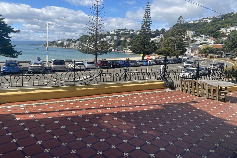 Photo of property in 186 Oriental Parade, Oriental Bay, Wellington, 6011