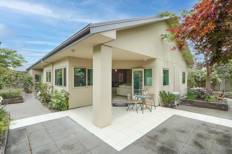 Photo of property in 18 Cloake Way, Palmerston North, 4414