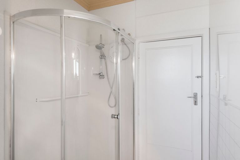 Photo of property in 16 Coopers Road, Dallington, Christchurch, 8061