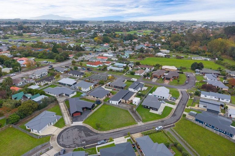 Photo of property in 6 Kingi Te Ahoaho Place, Otaki, 5512