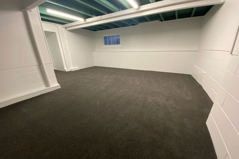 Photo of property in 43 Onewa Road, Northcote, Auckland, 0627